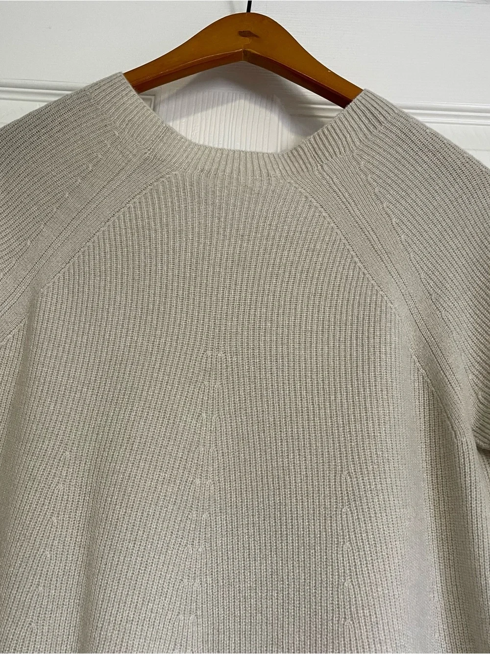 Vince 100% Cashmere Directional Ribbed Crew Neck Sweater in Heather Cloud Small